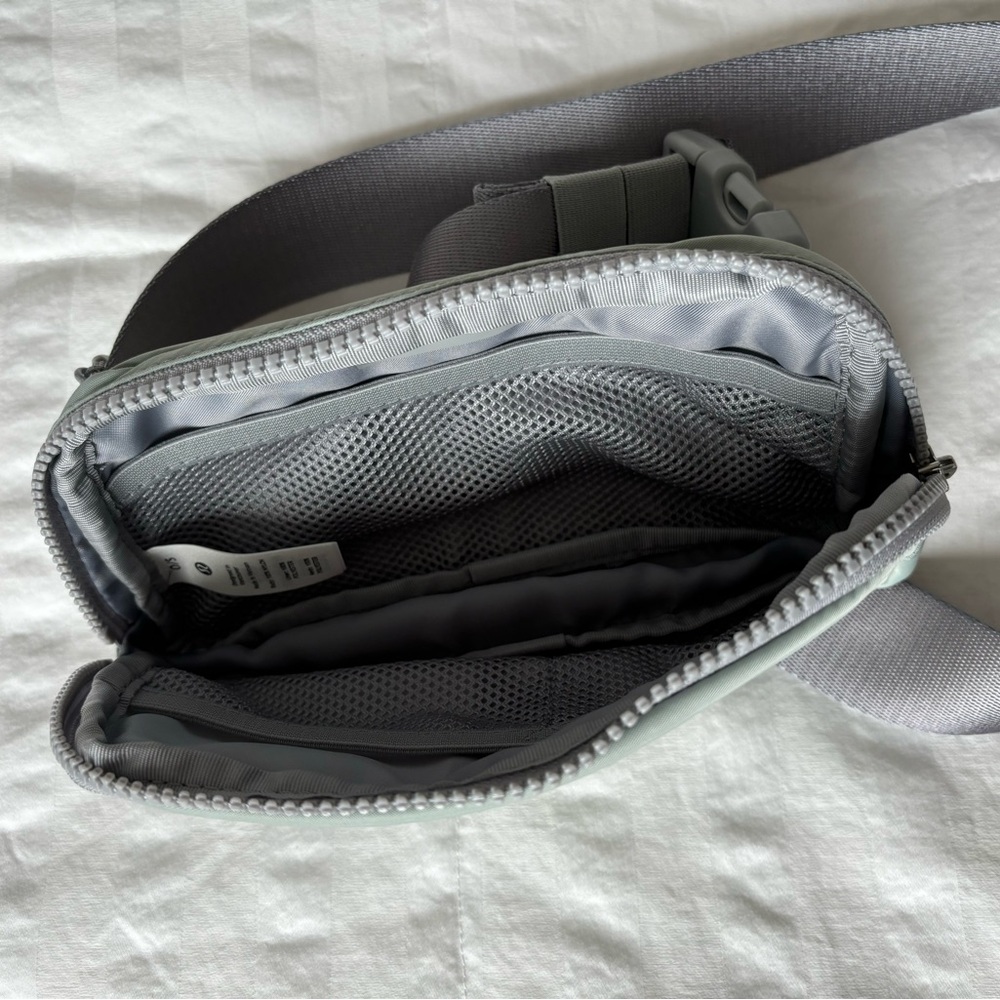 Lululemon Everywhere Belt Bag - Picture 2 of 6